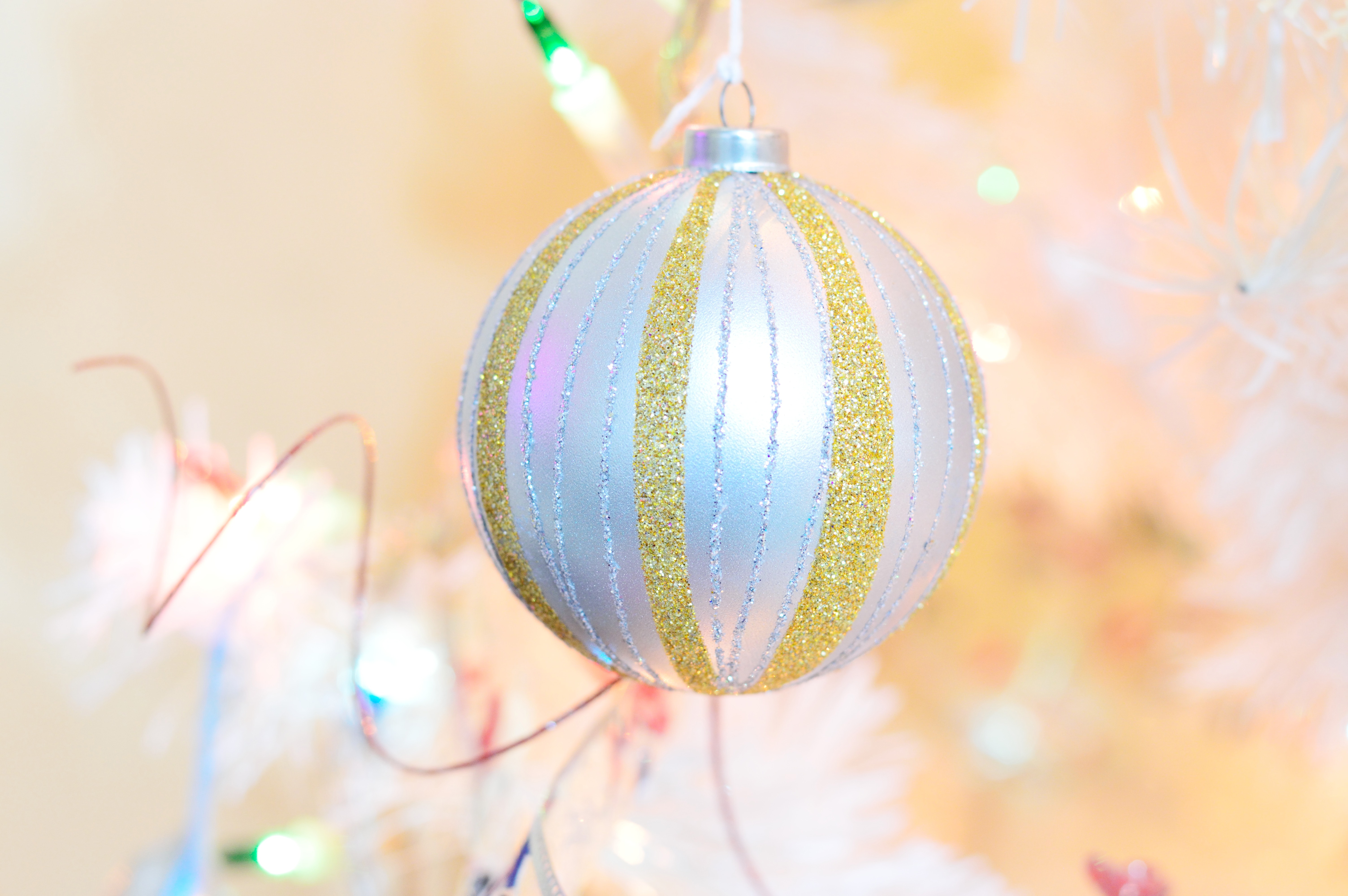 close-up-of-christmas-ball-255380.jpg